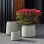 Pottery Pots Urban Jumbo Patt ronde plantenbak beige sfeer buiten